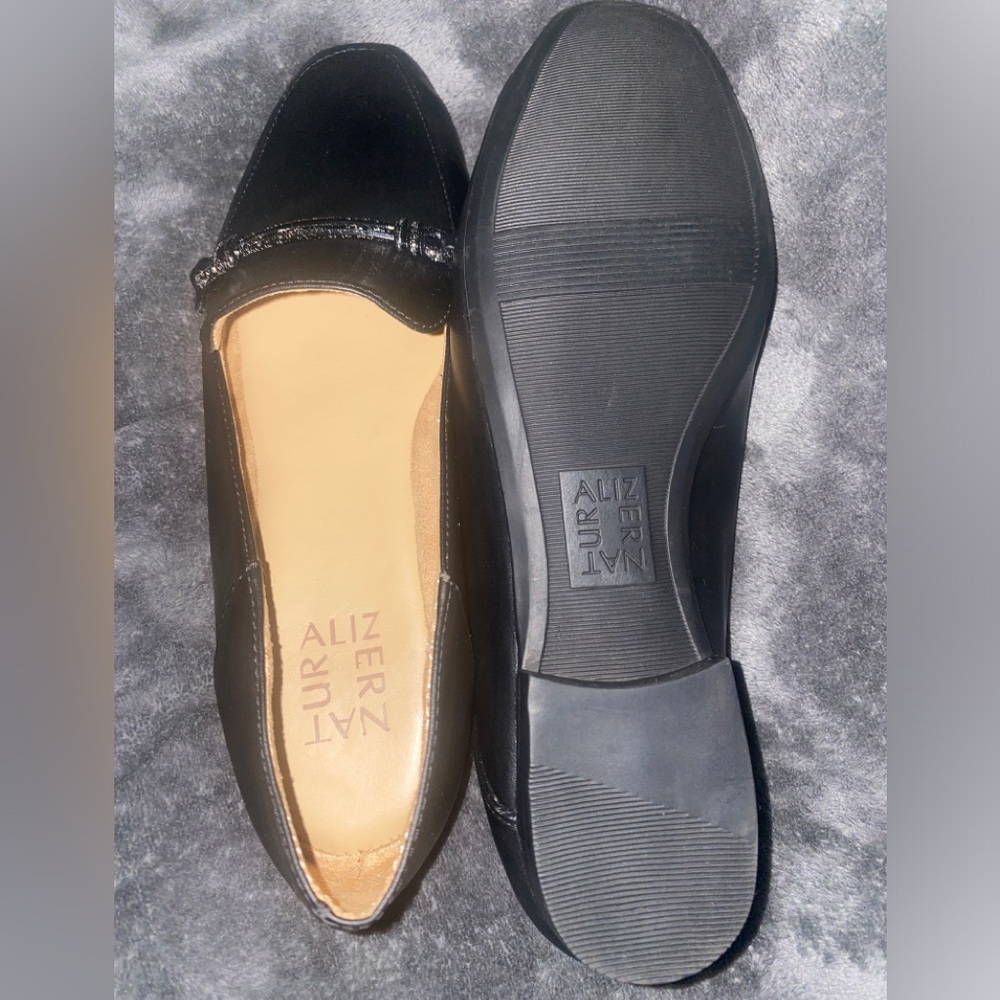 Naturalizer women’s 8m black flats  black buckle brand new